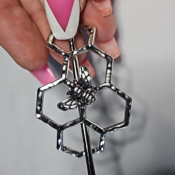 Honeybee Hairstyling Stick - Picture 3 of 3